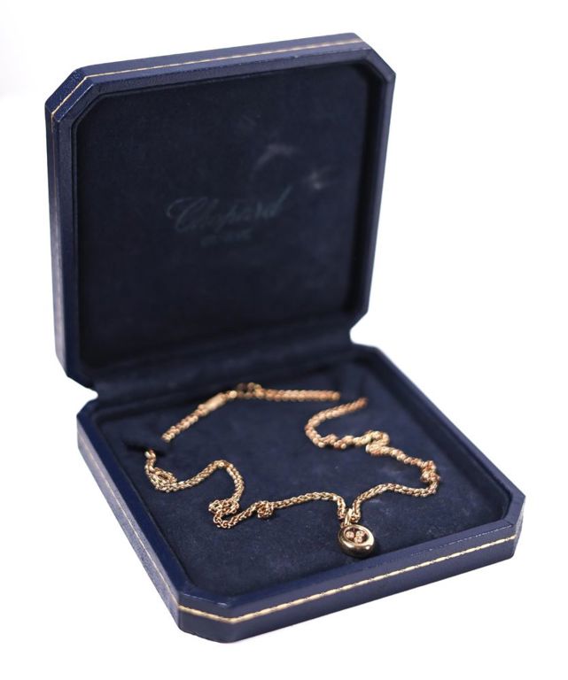 18k yellow gold necklace with diamond pendant