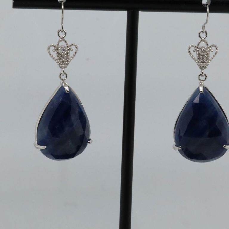 950 platinum sapphire and diamond dangle earrings
