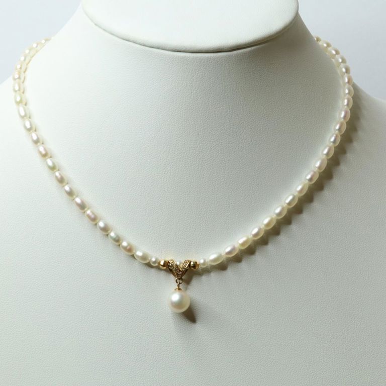 18k yellow gold pearl and diamond pendant on necklace