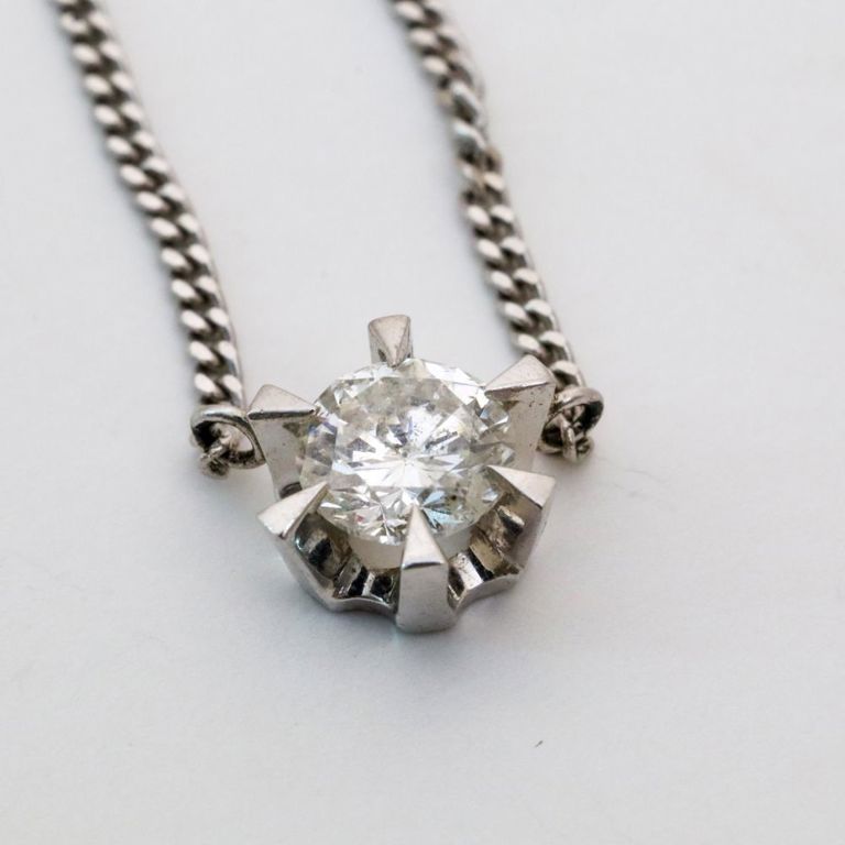 900 platinum solitaire diamond pendant on 850 platinum necklace