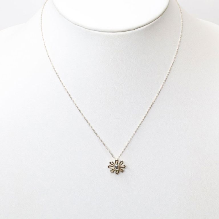 925 sterling silver daisy flower pendant on necklace