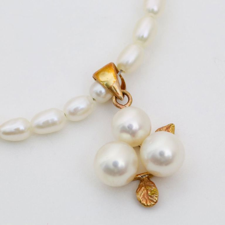 18k yellow gold pearl pendant on a pearl necklace