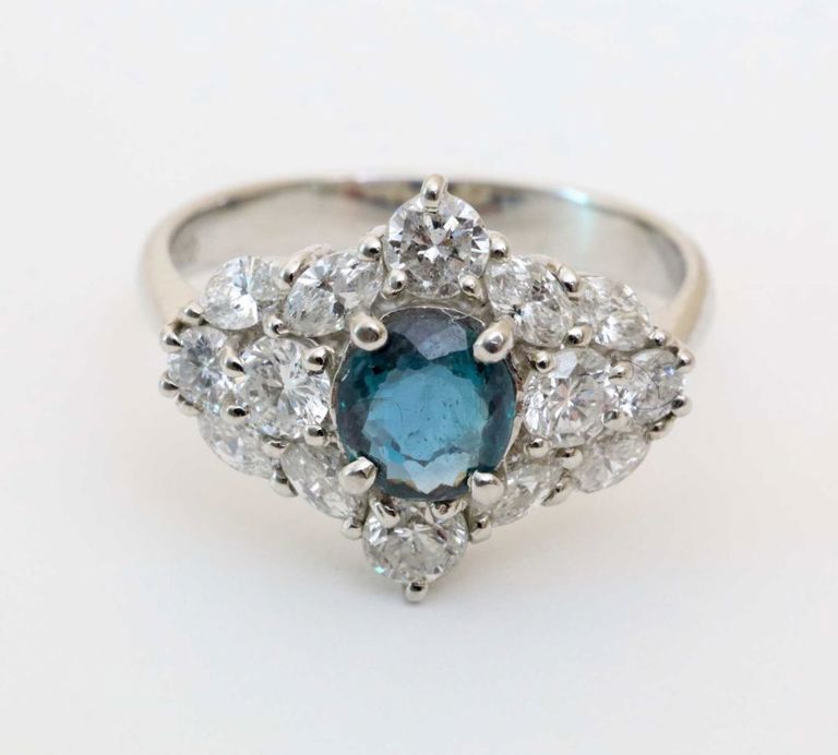 900 platinum alexandrite and diamond ring
