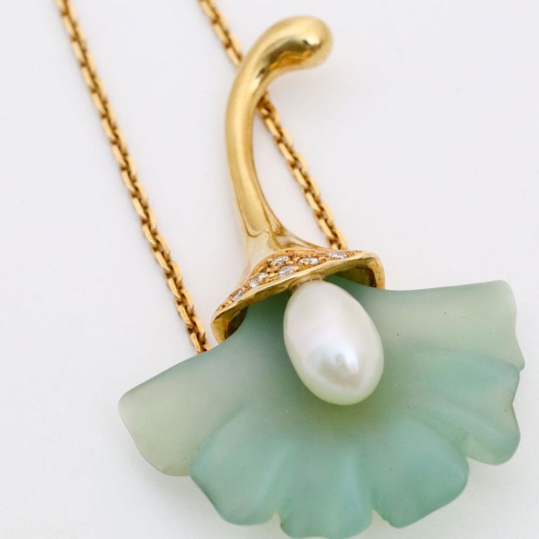 18k yellow gold pearl and diamond pendant on necklace