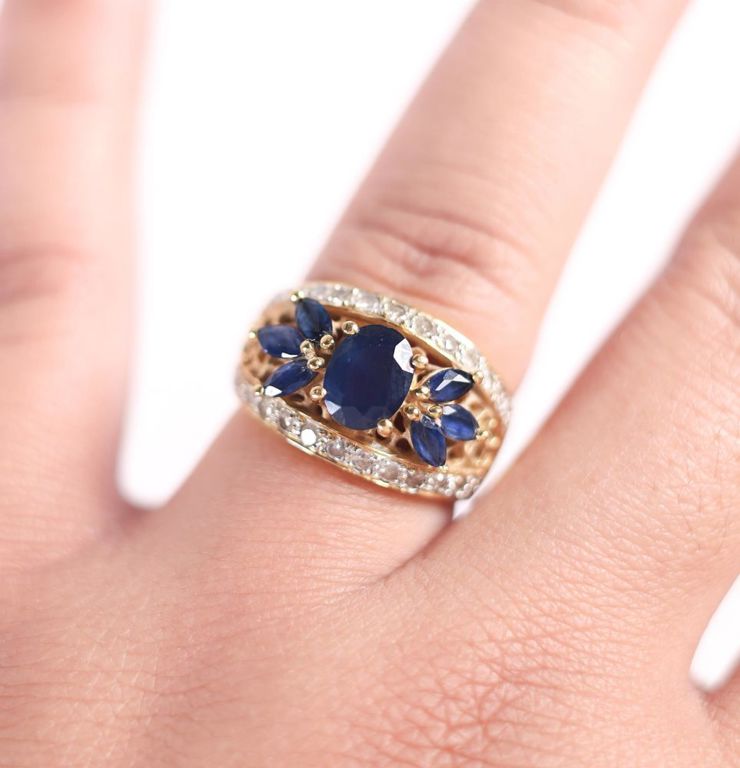 18k yellow gold sapphire and diamond ring