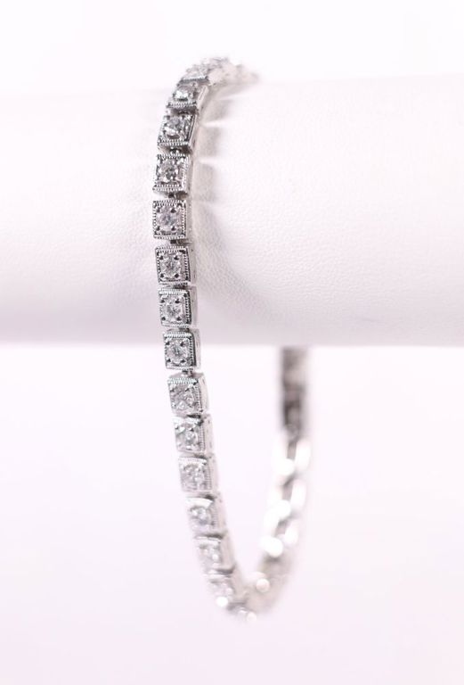 Platinum diamond tennis bracelet