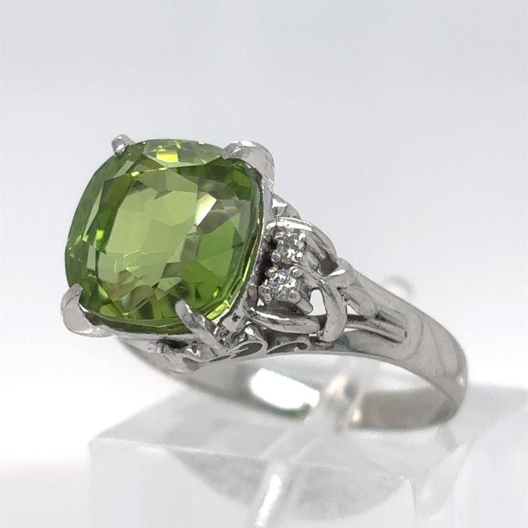 900 platinum peridot and diamond ring