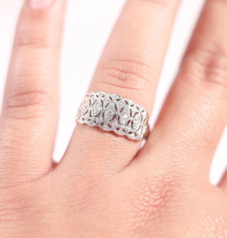 De Beers platinum diamond ring