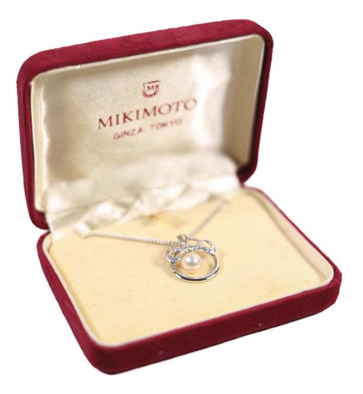 Mikimoto pearl pendant on silver necklace