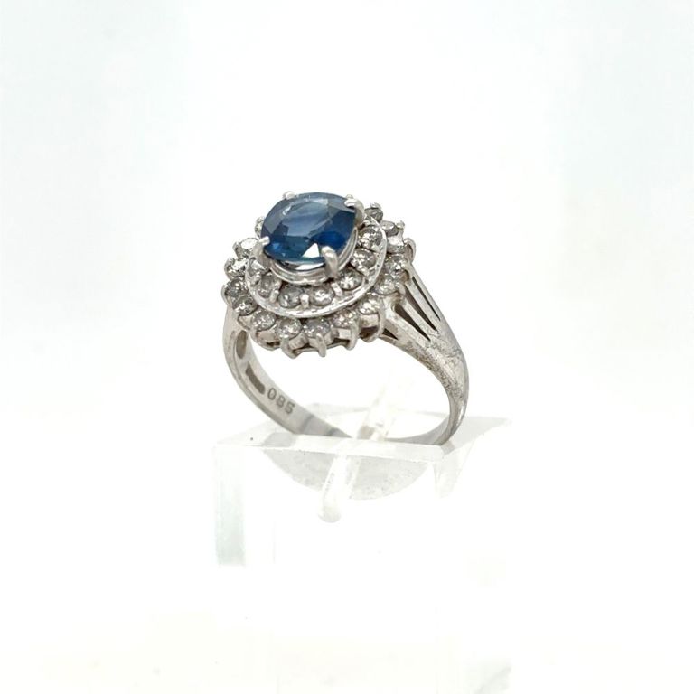 900 platinum sapphire and diamonds halo ring