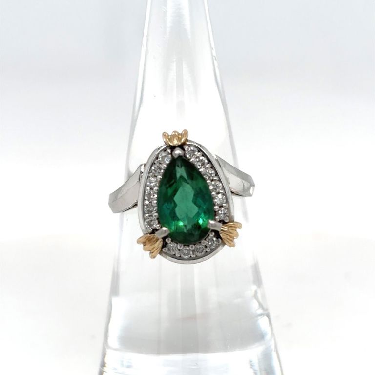 Platinum and yellow gold ring witn tanzanite and diamonds