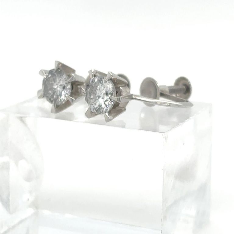 900 platinum and diamond solitaire earrings