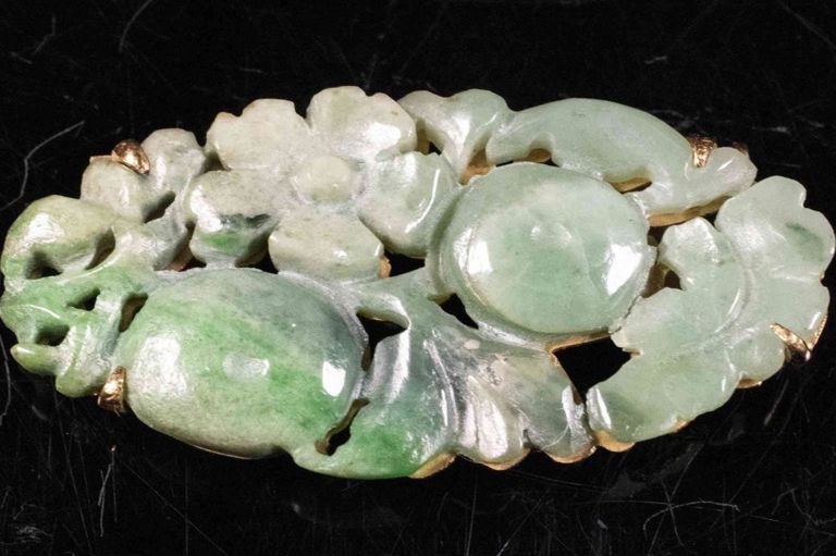 18k yellow gold antique carved jadeite floral brooch
