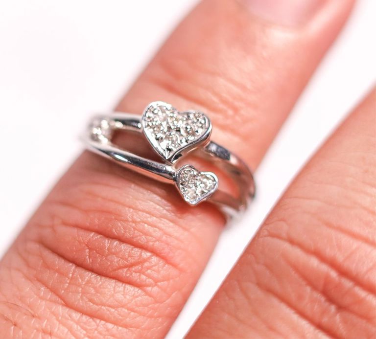18k white gold diamond heart ring