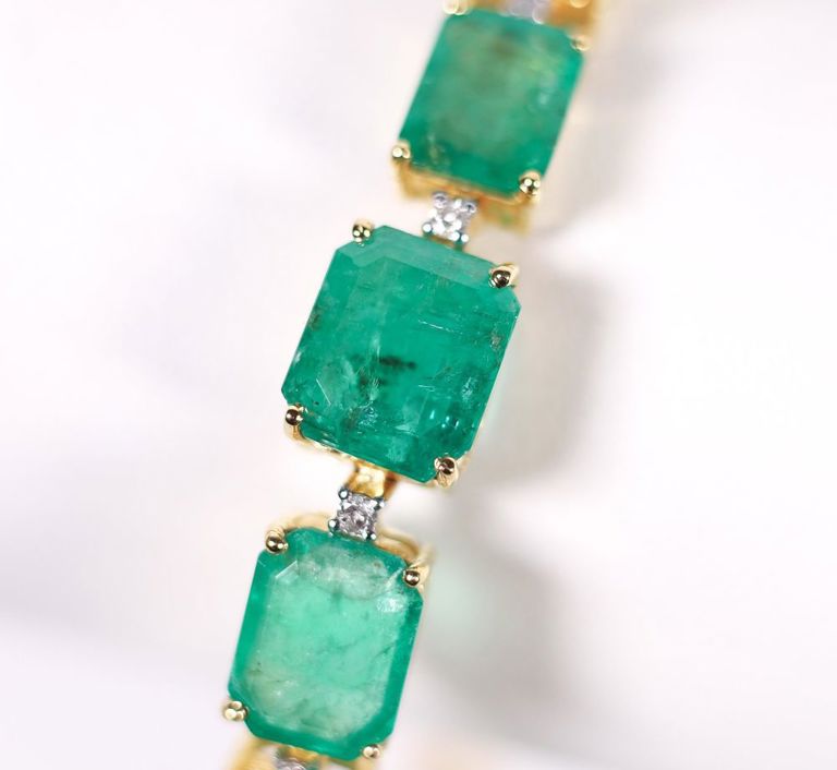 18k yellow gold emerald and diamond bracelet