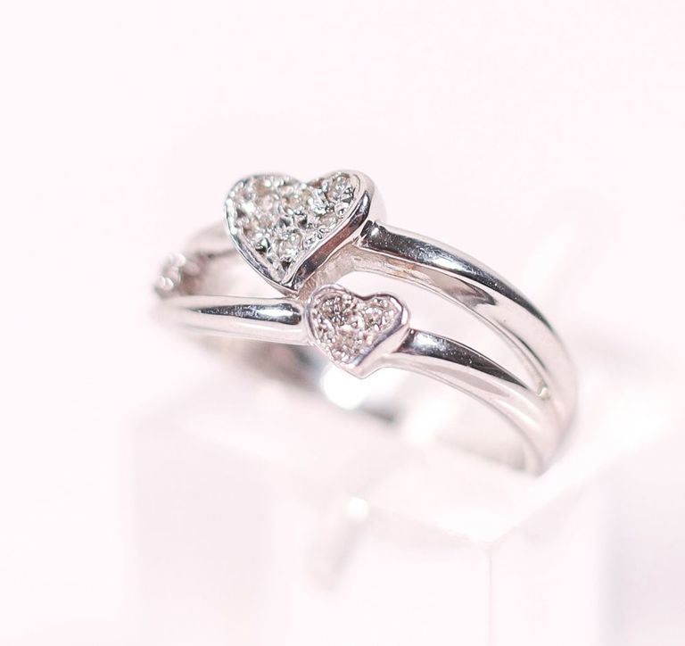 18k white gold diamond heart ring