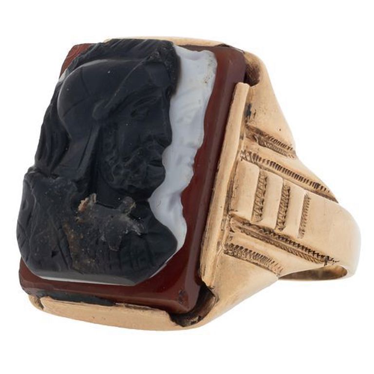 Gent's Art Deco 10k yellow gold ring with hardstone cameo