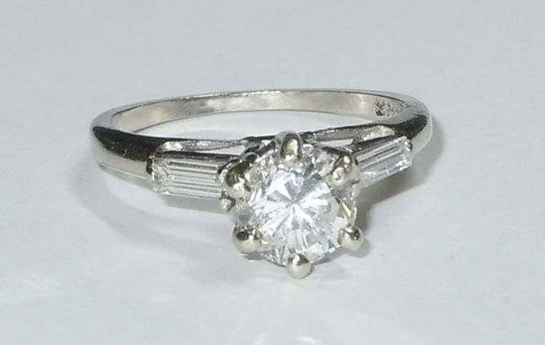 An Diamond Engagement Ring 14Kt Gold Setting