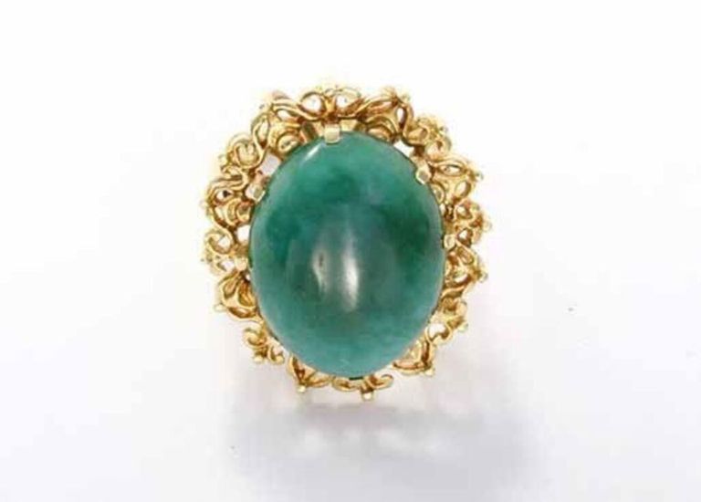 Beautiful Yellow Gold Jade Ring