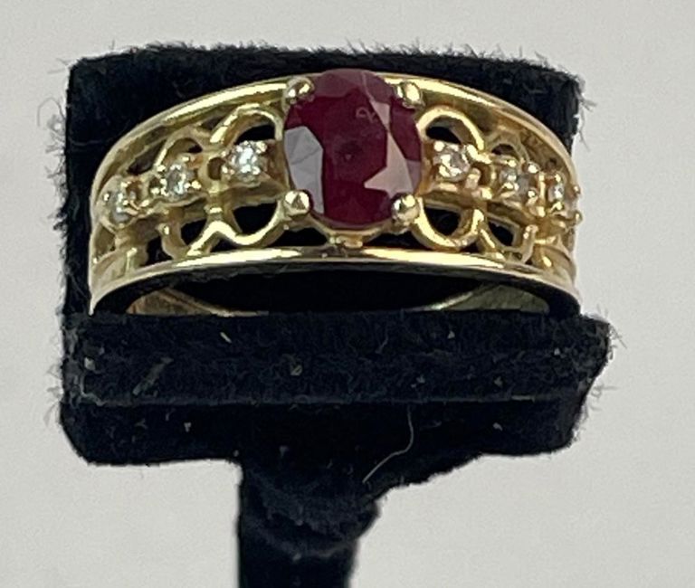 Vintage 14k yellow gold ruby and diamond ring