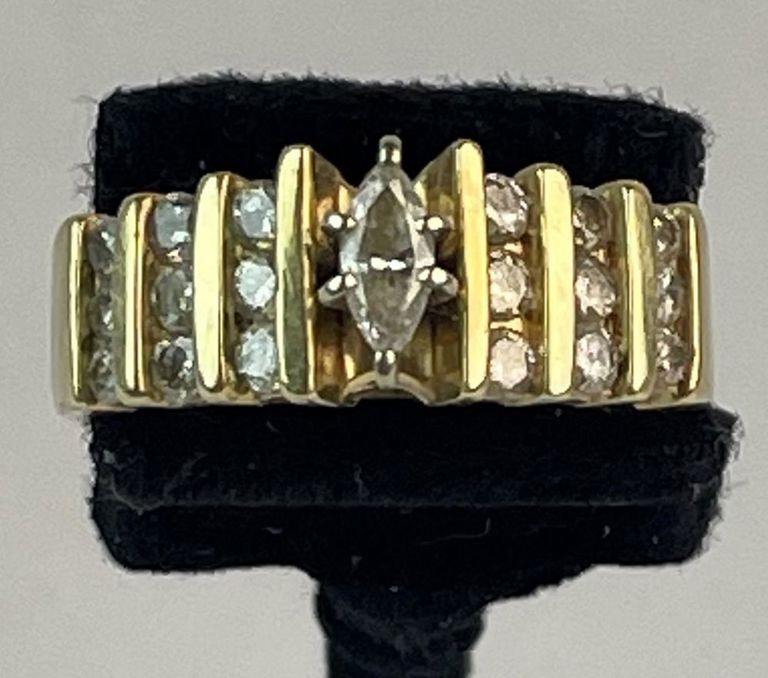 Vintage 14k yellow gold and diamond ring