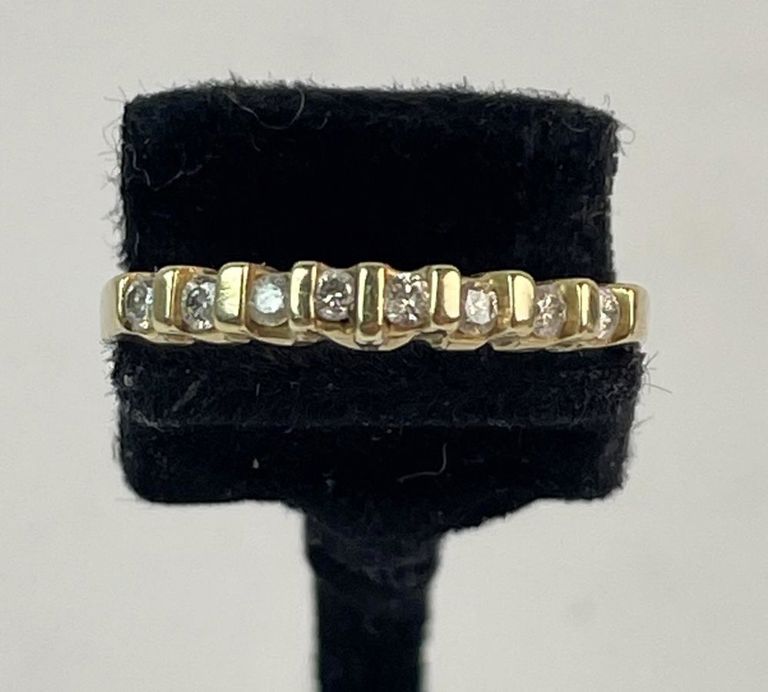 Vintage 14k yellow gold diamond anniversary ring