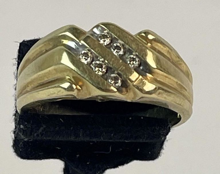 Vintage 10k yellow gold and diamond men's ring