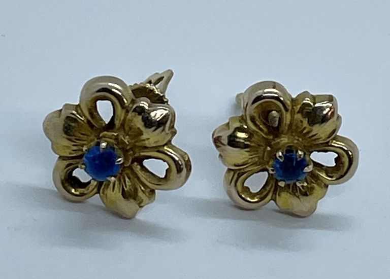 10k yellow gold sapphire flower earrings