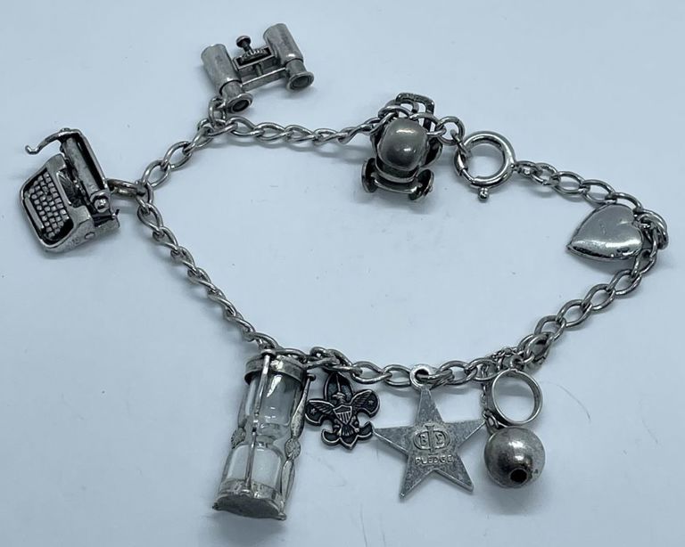 Vintage sterling silver charm bracelet with 8 charms