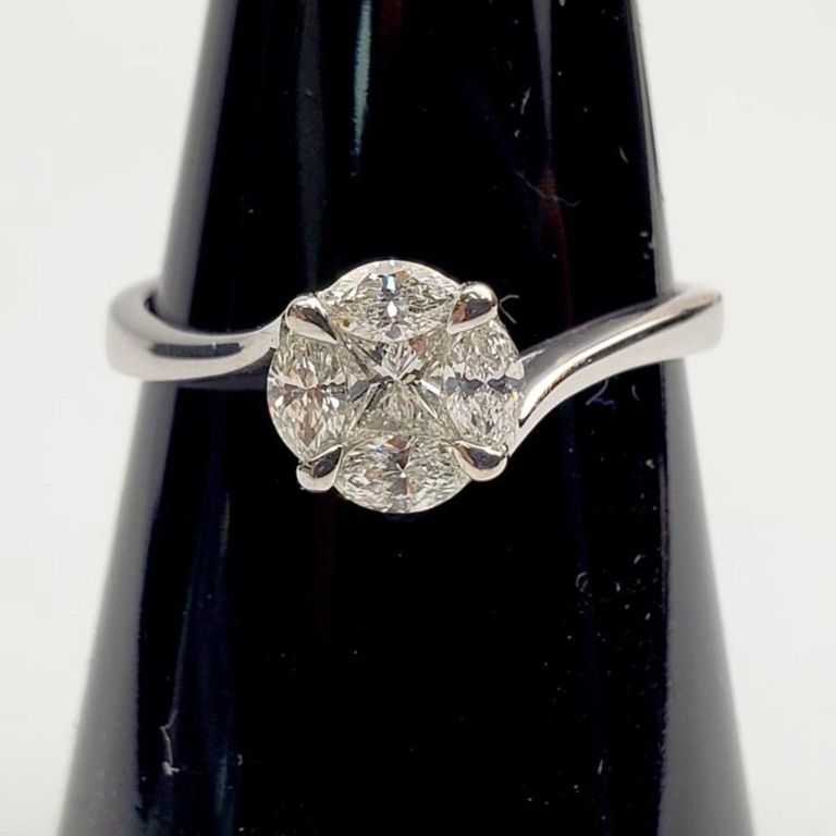 18k white gold ring with five diamonds