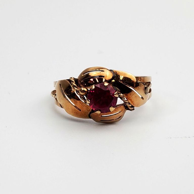 Vintage 14k gold and ruby ring