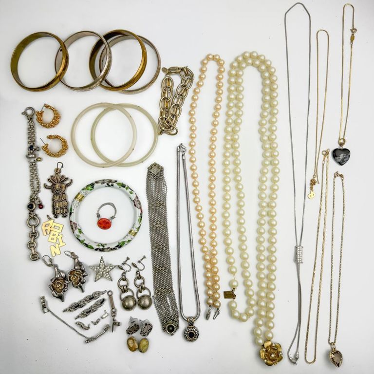 Bag lot of good costume jewelry