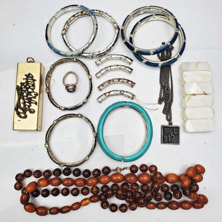 Lot of costume jewelry