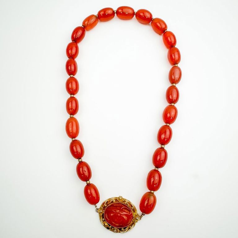 18k gold and carved agate beaded necklace