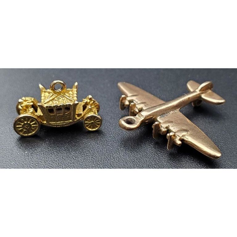 Lot of two 9k gold charms: plane and coach