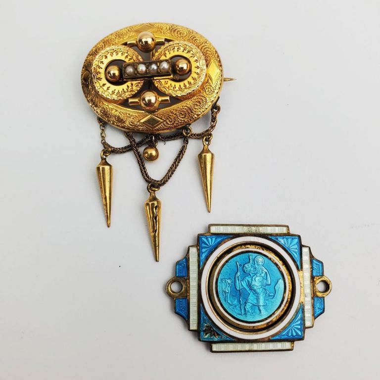 Antique 14k yellow gold and pearls brooch with enamel medal