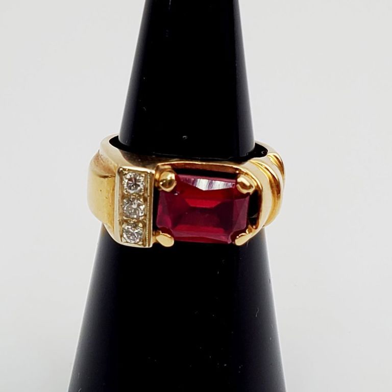 14k yellow gold, diamonds and red gemstone ring