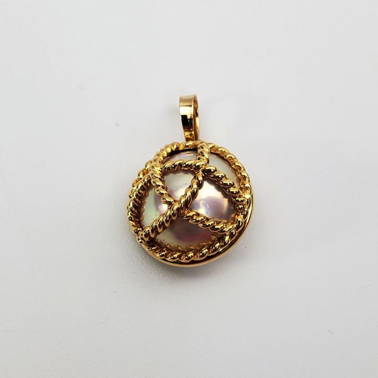 Tiffany & Co. 18k gold and mabe pearl pendant