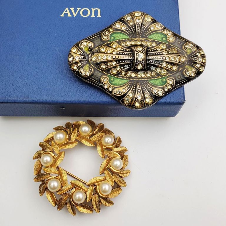 Lot of 2 vintage Avon brooches