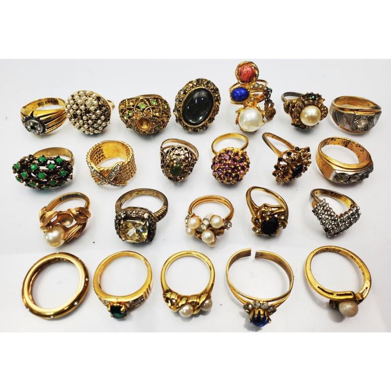 Large lot of vintage costume jewelry rings