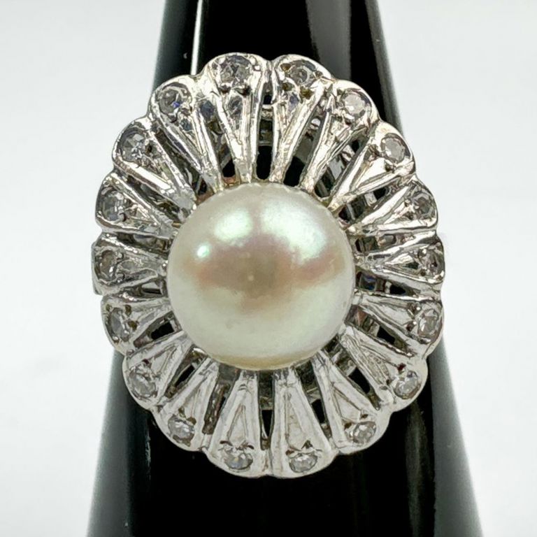 14k white gold, diamond, and pearl ladies' ring