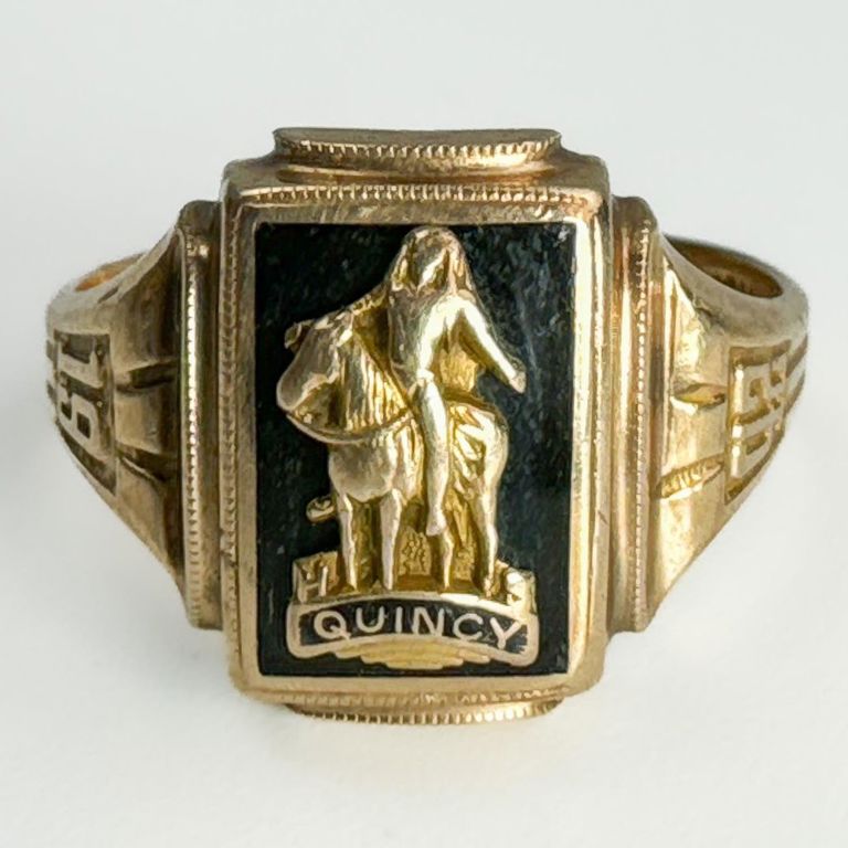 Vintage 10k gold "Quincy" class ring dated 1942