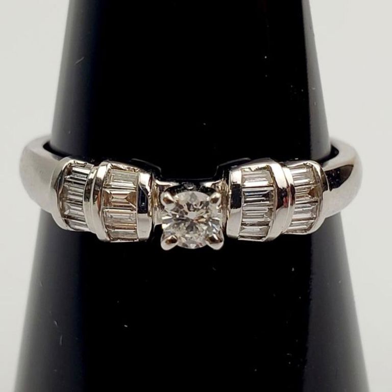 18k white gold and diamond engagement ring