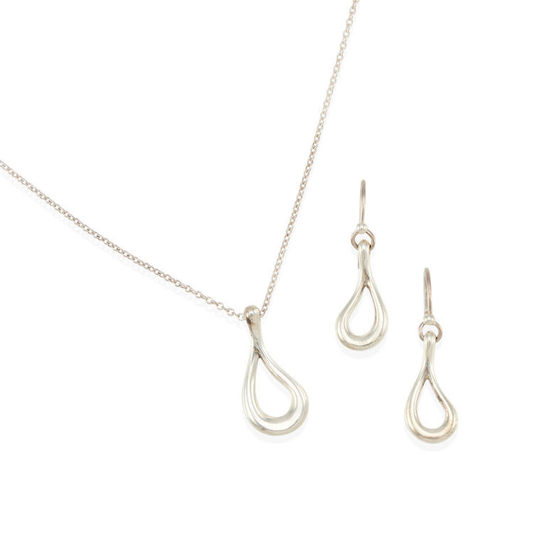 Tiffany & Co.: silver necklace and earrings