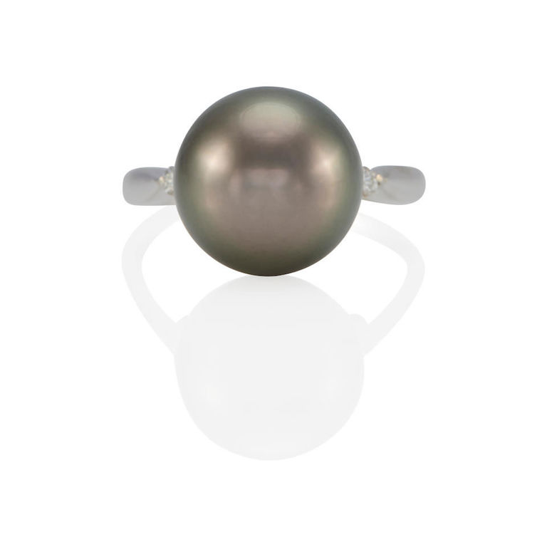 18k gold, cultured pearl and diamond ring