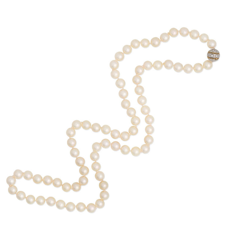 Cultured pearl necklace with diamond clasp