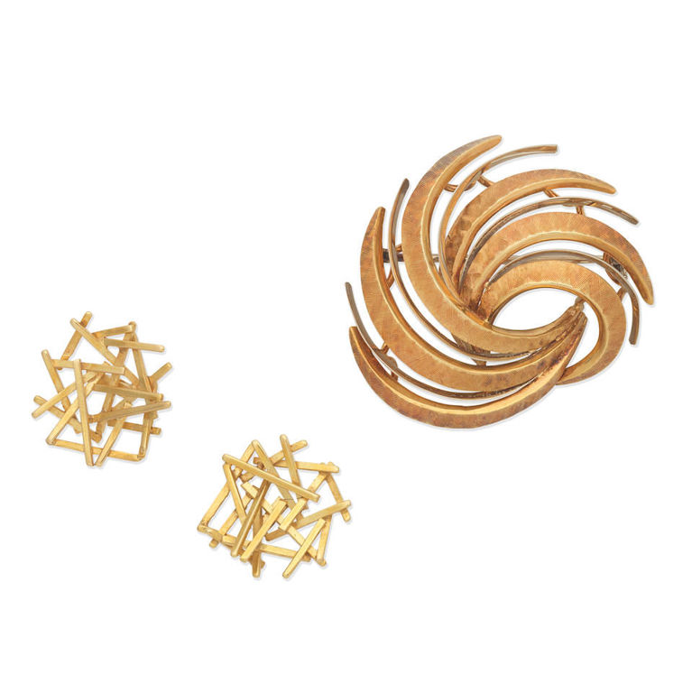 Gold brooch and earrings set