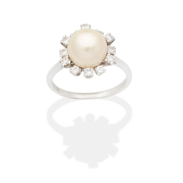 Сultured pearl and diamond ring