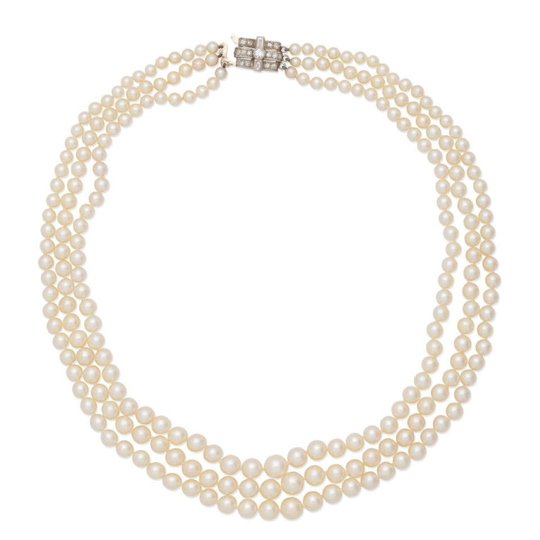 Cultured pearl necklace with diamond clasp