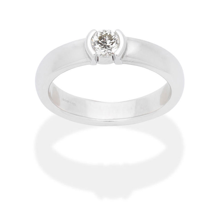 Diamond single-stone ring